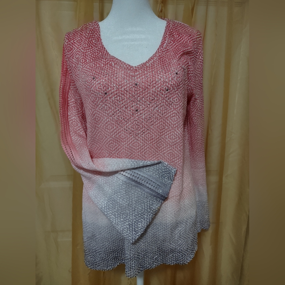 NWOT Women's New Directions V-neck sweater with lace sleeve inset Coral & Grey.
